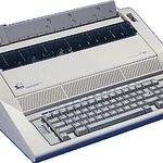 Triumph-Adler Schreibmaschine TWEN T 320